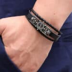 bracelet charme ancre gouvernail en cuir noir