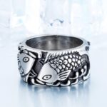 bague titane retro poisson en relief