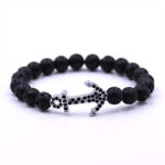 Bracelet Ancre avec brin de strass noir fond blanc