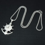 Collier avec pendentif Horloge Gouvernail fond noir